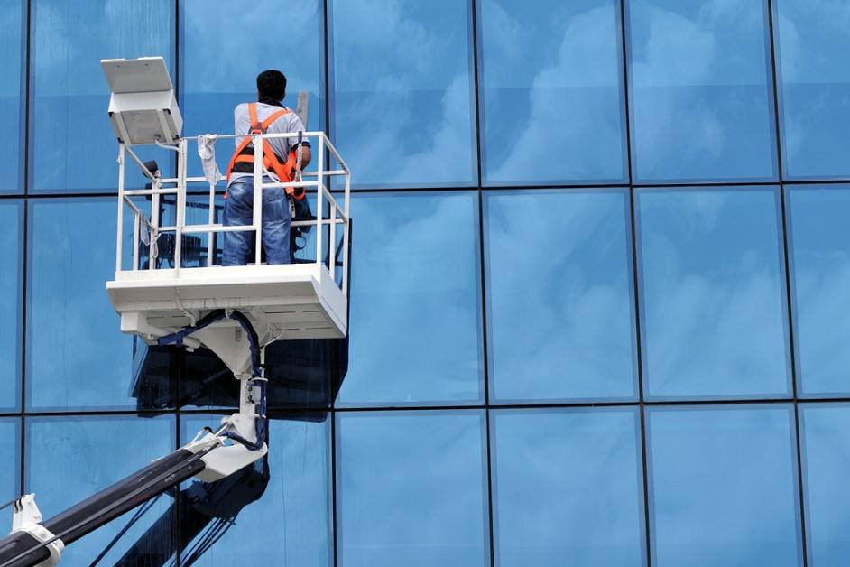 Windows Cleaning in Commercial Buildings